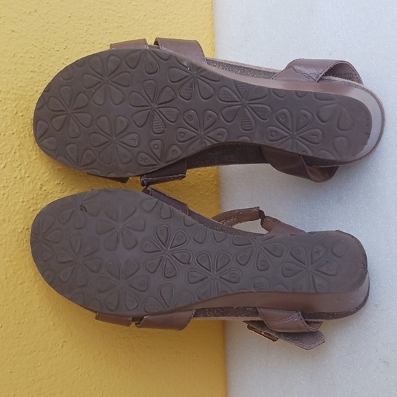 AETREX Brown Strappy Wedge Heel Sandals - Picture 6 of 7